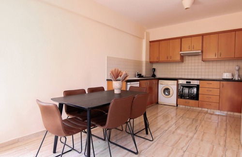Universal Apartamento | Phaedrus Living: Universal City Flat Alina