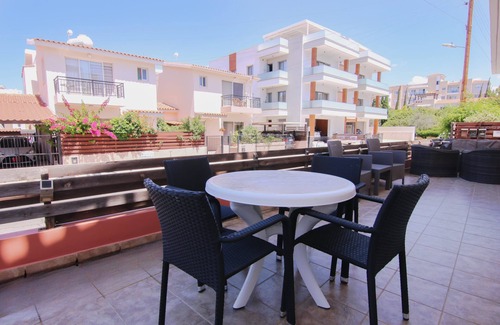 Universal Apartamento | Phaedrus Living: Universal City Flat Alina