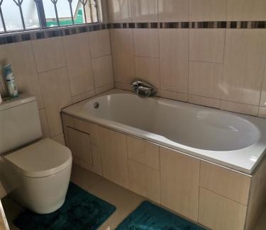 Kingsborough Cama Y Desayuno | Phakathi Lifestyle Village Umnini