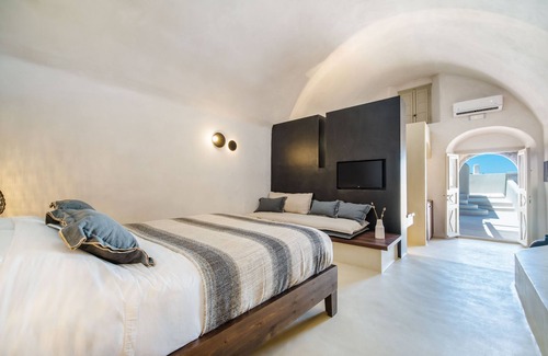 Pyrgos Casa | Phaos 1870 A Restored Winery
