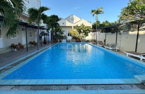 East Ham Tien Beach Hotel | Pharos Guesthouse