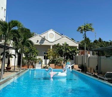 East Ham Tien Beach Hotel | Pharos Guesthouse