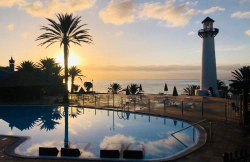 Playa del Aguila Apartamento | PHARUS retro beach home New Heated Pool