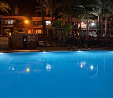 Playa del Aguila Apartamento | PHARUS retro beach home New Heated Pool