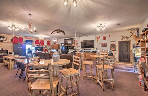 Dawn Cabina | Pheasant Game Farm Missouri Vacation Rental!