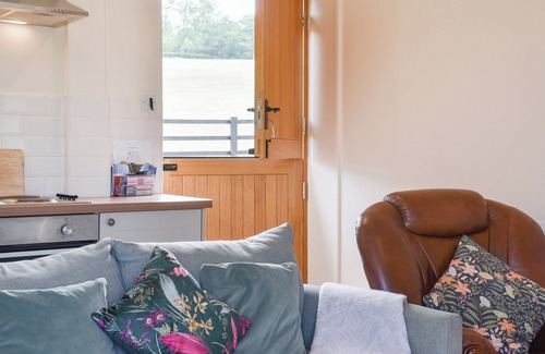 Usk Cabaña | Pheasant Pens 1 - UK50187