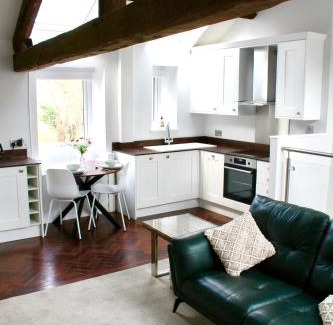 Almondbury Casa | Pheasants Crossing - luxurious and cozy cottage in peaceful rural location