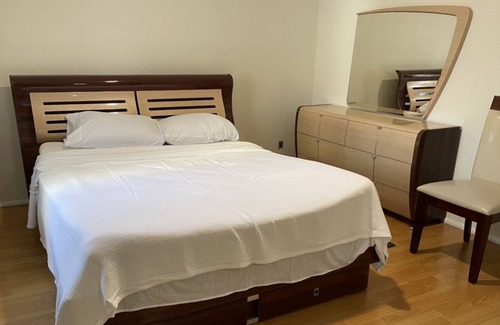 Downtown Apartamento | Phenomenal 2BD 2Bath 2-parking Apartment in the heart of Glendale