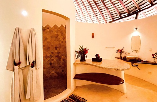Cantón de Desamparados Hotel | Phenomenal 6-bedroom hotel in Playa Matapalo
