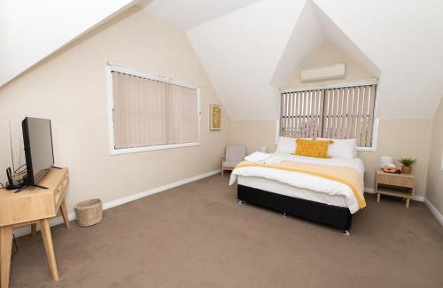 Bletchington Casa | Phillip Villa, Modern & Fresh, Close to Town, Free Wifi