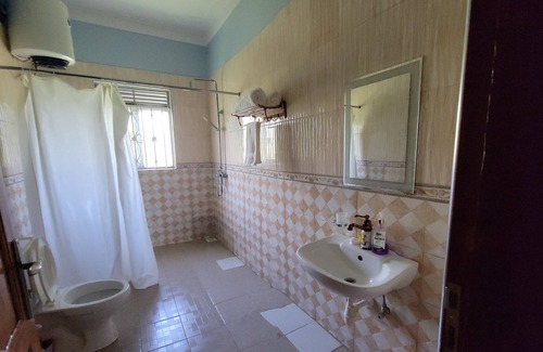 Kalangala Hotel | Philo Leisure Gardens