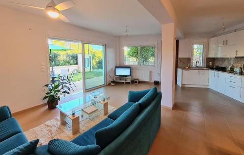 Skala Oropou Casa | Philoxenia Home Oropos/Just Moments from the Sea