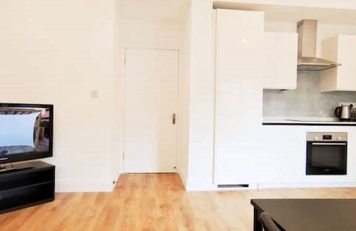 Carshalton Central Apartamento | Phlox Garden Flat 2