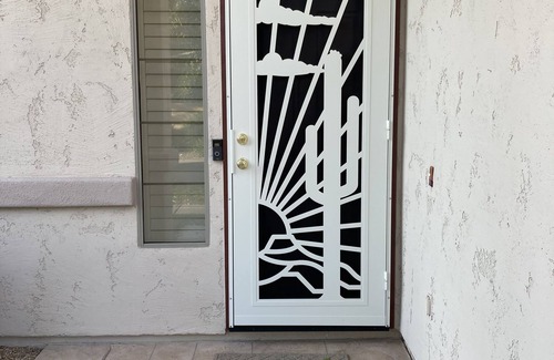 Legacy Casa | Phoenix 4 Bedroom Villa on Golf Course Sleeps 8-10, Private Heated Pool, Hot Tub