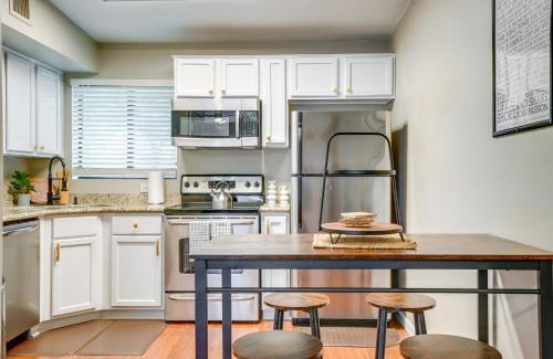 Encanto Apartamento | Phoenix Apartment with Pool, 3 Mi to Downtown!