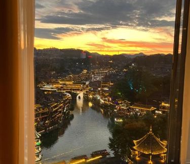 Fenghuang Casa | Phoenix Best River View B&B