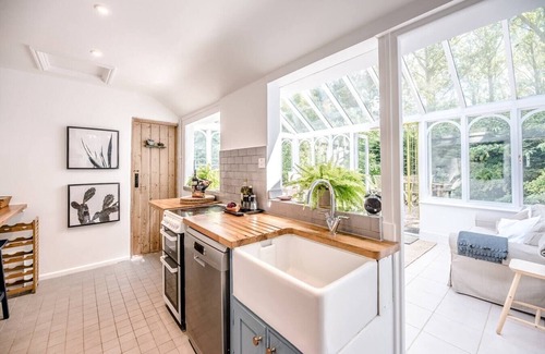 Brampton Casa | Phoenix Cottage, Brampton