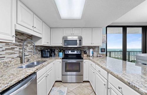 Orange Beach Condominio | Phoenix East 511: Luxury Beachfront Condo | Gulf Views | Indoor + Outdoor Pools