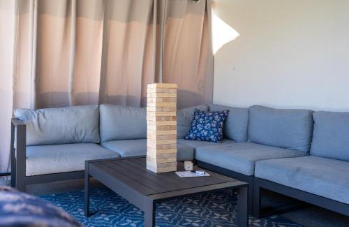 North Mountain Apartamento | Phoenix Getaway, Poolside Oasis, & Tesla Charger