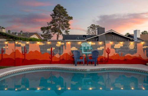 North Mountain Apartamento | Phoenix Getaway, Poolside Oasis, & Tesla Charger