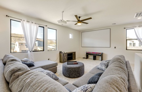 South Mountain Casa | Phoenix Haven w/ Balcony, Pool & Hot Tub Access
