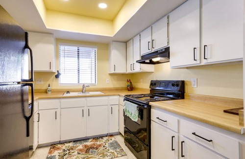 Lake Biltmore Village Condominio | Phoenix Home: Pool, Hot Tub & Near Spring Training