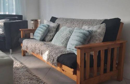 Langenhoven Park Apartamento | Phoenix, Langenhovenpark, Bfn near Inibos parkrun.