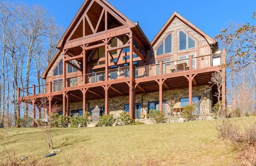 Jefferson Casa | Phoenix Mountain Lodge on Twickenham estate