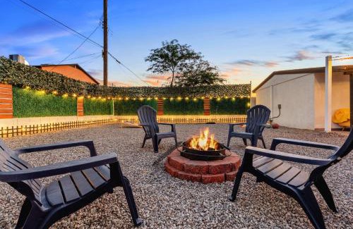 Downtown Phoenix Casa | Phoenix Retreat - 1 Bedroom King Suite with 2 Smart TVs - 10 min from Airp - Unit B
