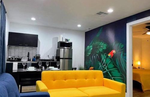 Downtown Phoenix Casa | Phoenix Retreat - 1 Bedroom King Suite with 2 Smart TVs - 10 min from Airp - Unit B