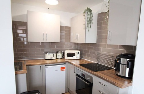 Fleetwood Apartamento | Phoenix Rise Summary: