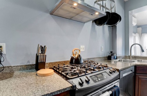 H Street Corridor Casa | Phoenix's Place - Capitol Hill