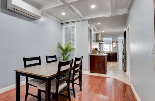 H Street Corridor Casa | Phoenix's Place - Capitol Hill