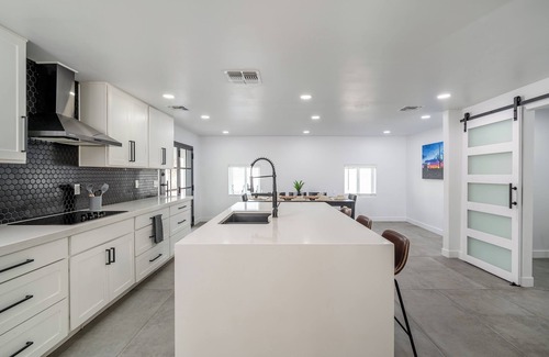 Maryvale Casa | PRIVATE resort style backyard, king bed, tons of amenities