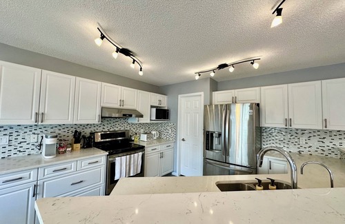 Evanston Casa | Phoenix’s nest - 3BR 4 beds Calgary Home NW