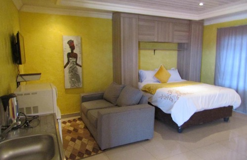Greater Johannesburg Metropolitan Area Casa | Phomolong Guest House Soweto
