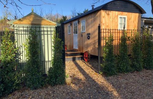 Thetford Apartamento | Piano Forte - delightful rural shepherd hut & hot tub available !