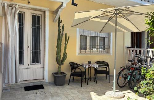 Ex Campo d'Aviazione Casa | Piano terra con giardino, vicino al mare