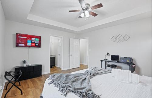 Clarksville Casa | Pianokey- 300mbps Wifi- Workspace