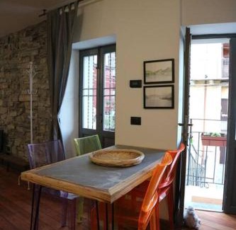 Moltrasio Apartamento | Piazzetta House Stunning Lake View Welcome Cocktail at Il Baretto