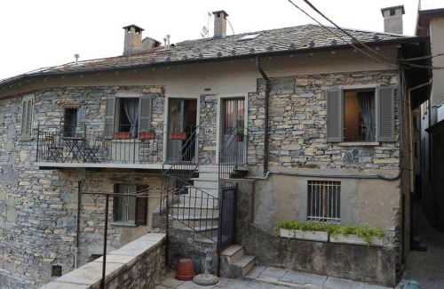 Moltrasio Apartamento | Piazzetta House Stunning Lake View Welcome Cocktail at Il Baretto