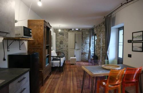 Moltrasio Apartamento | Piazzetta House Stunning Lake View Welcome Cocktail at Il Baretto
