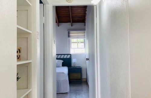 Sunset Crest Apartamento | Picasso’s Paradise at Sunset Lane | 1BR Treasure