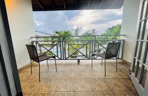Sunset Crest Apartamento | Picasso’s Paradise at Sunset Lane | 1BR Treasure
