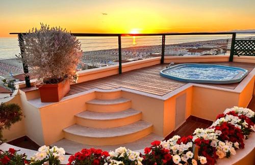 Lido di Camaiore Hotel | Piccadilly Penthouse with Jacuzzi