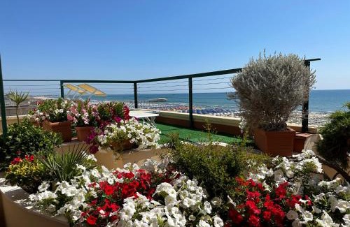 Lido di Camaiore Hotel | Piccadilly Penthouse with Jacuzzi