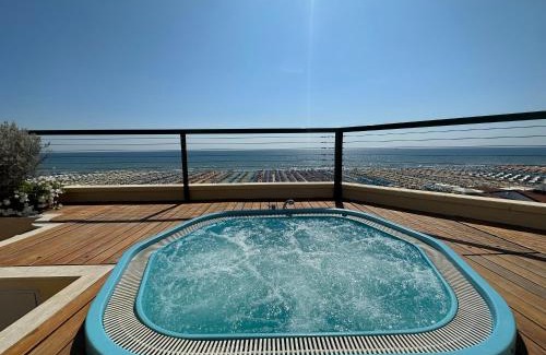 Lido di Camaiore Hotel | Piccadilly Penthouse with Jacuzzi