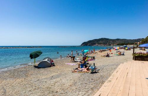 San Bartolomeo al Mare Hotel | Piccolo hotel le Palme