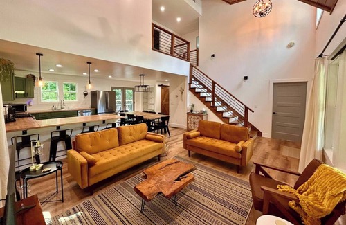 Dahlonega Casa | Pickle/Basketball, Gym, Rockwall, Arcade, Hot Tub!