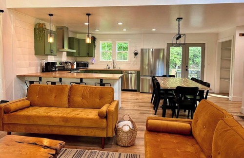 Dahlonega Casa | Pickle/Basketball, Gym, Rockwall, Arcade, Hot Tub!